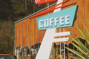 Kombi Land Coffee – Ốc Đảo nhỏ xinh ẩn mình giữa ngàn hoa mộng mơ